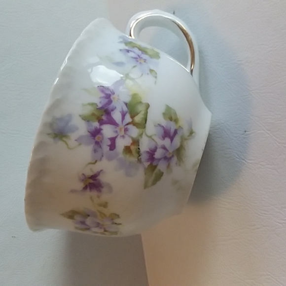 Beautiful Vintage Teacup and Saucer - Picture 3 of 4